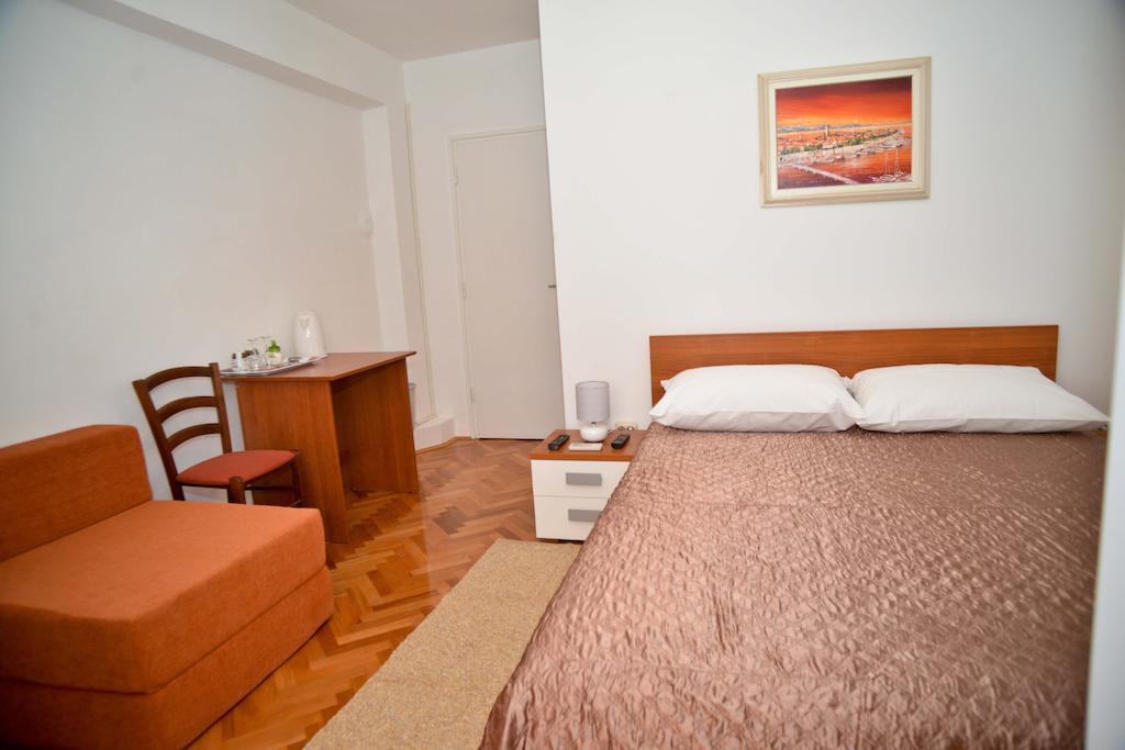 El Mirador Rooms With Balcony Задар Екстериор снимка
